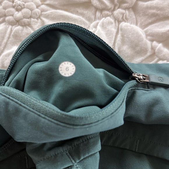 Lululemon Mid Rise Speed Short - Picture 5 of 8